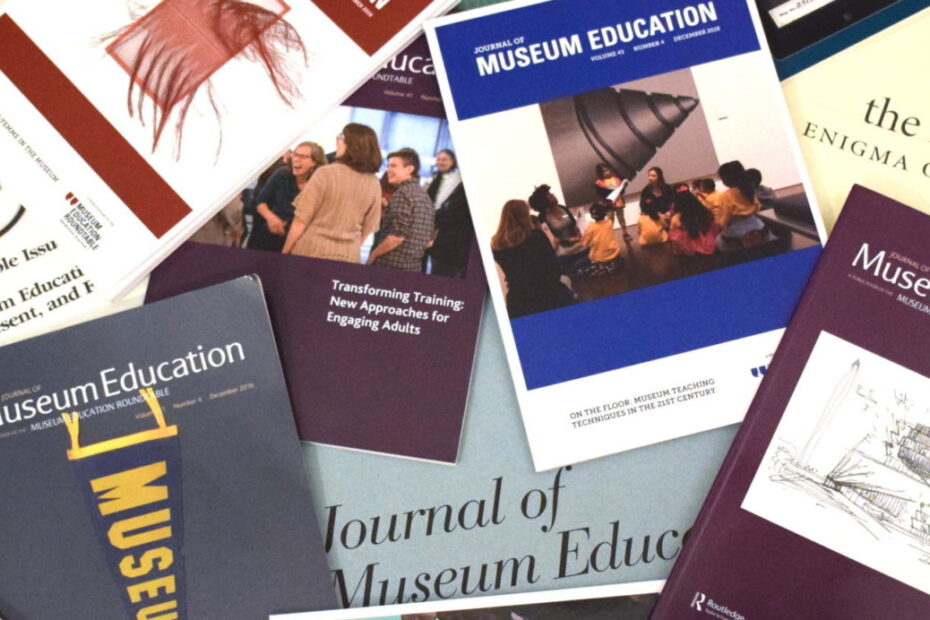 Viele Ausgaben von der Zeitschrift Museum Education liegen aufeinander